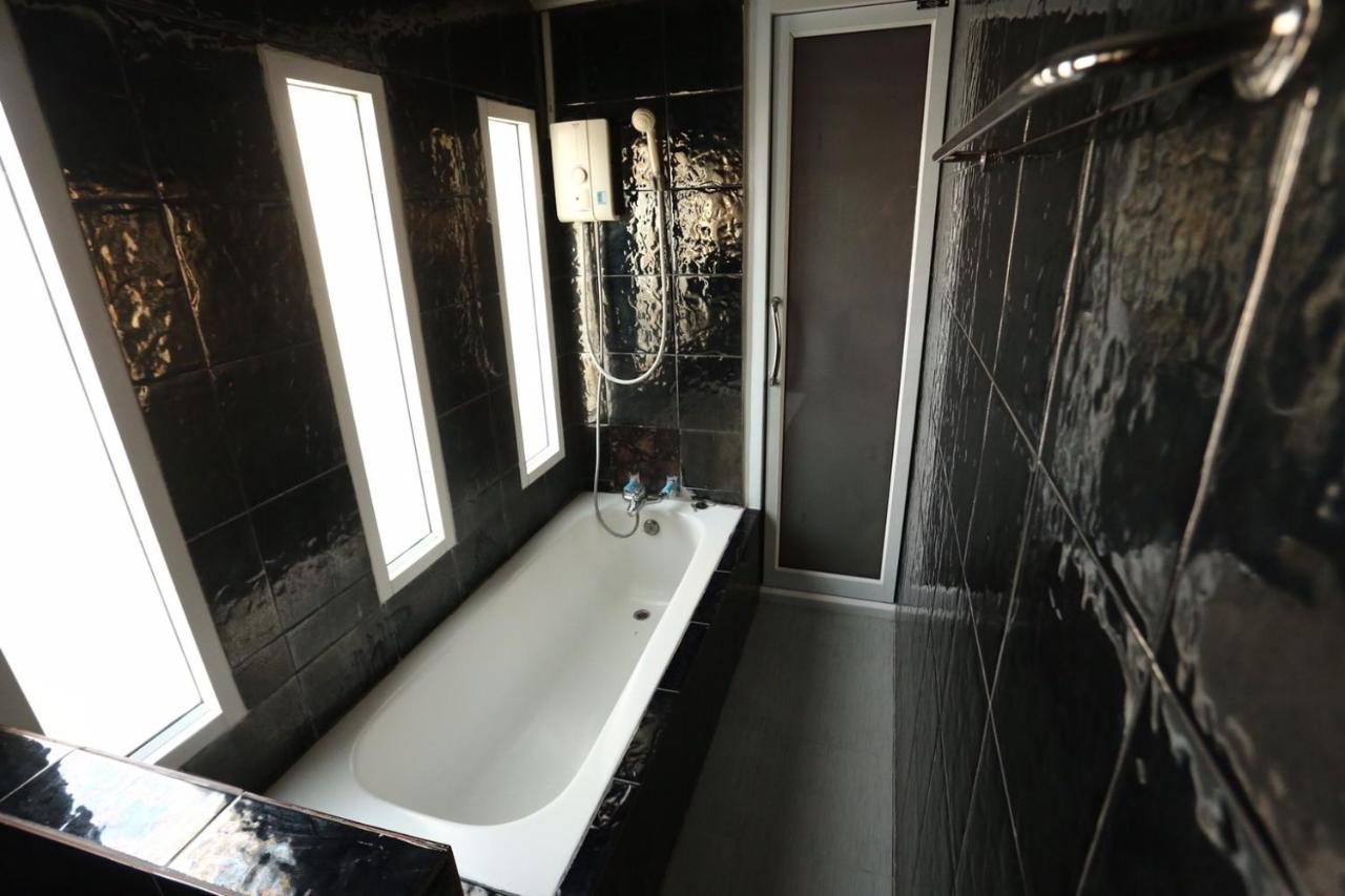 Diane Hotel Phetchaburi Exteriör bild