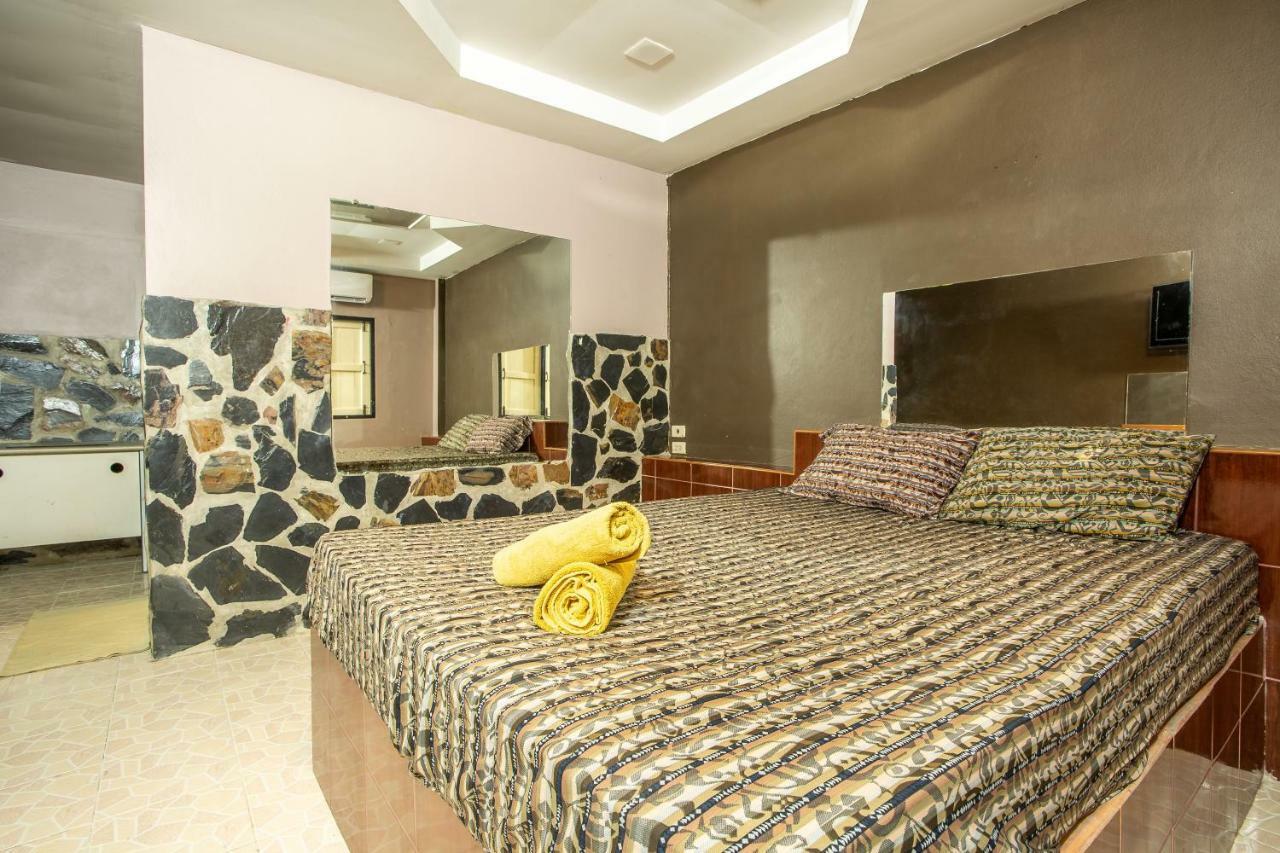Diane Hotel Phetchaburi Exteriör bild